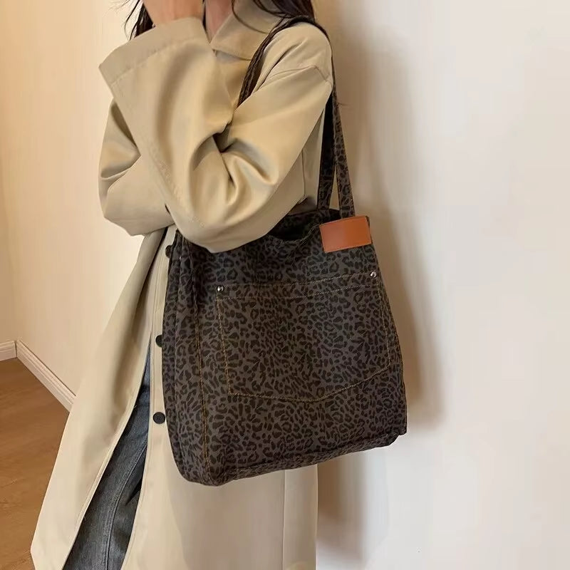 Leopard Pattern Tote Bag Vintage Canvas Shoulder Bag Fashion Big Capacity Handbag for School Work Shopping