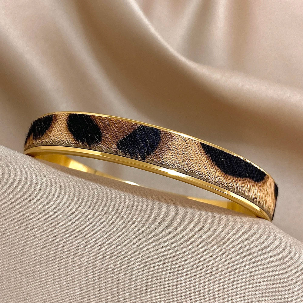 Greatera Leopard Print Welt Women's Bracelet Gold Color