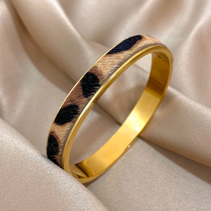 Greatera Leopard Print Welt Women's Bracelet Gold Color