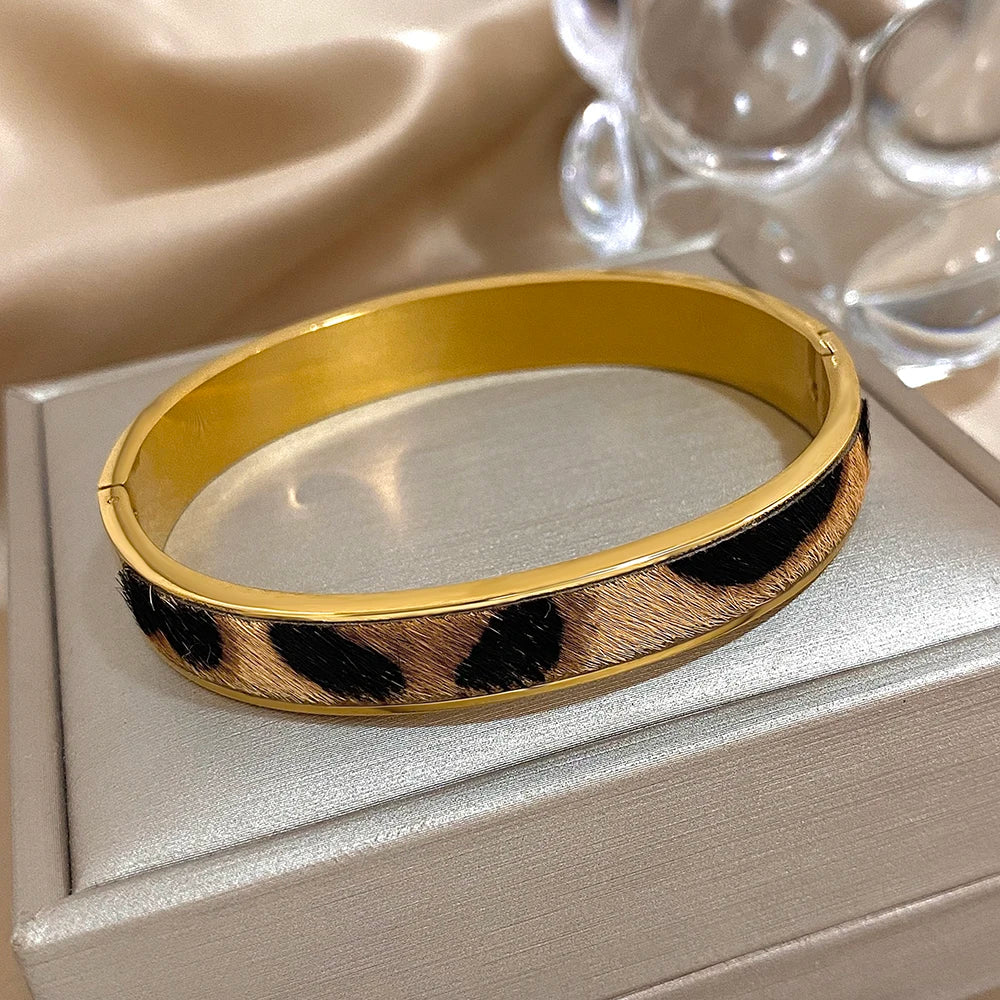 Greatera Leopard Print Welt Women's Bracelet Gold Color