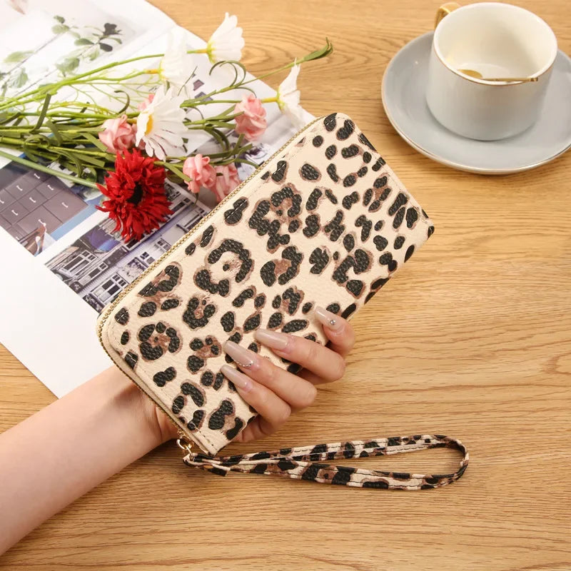 Leopard print vintage long wrist wallet fashion and versatile