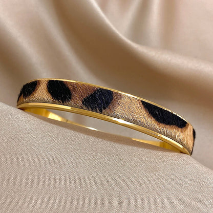 Greatera Leopard Print Welt Women's Bracelet Gold Color