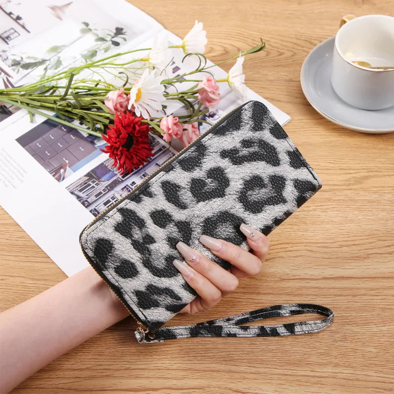 Leopard print vintage long wrist wallet fashion and versatile