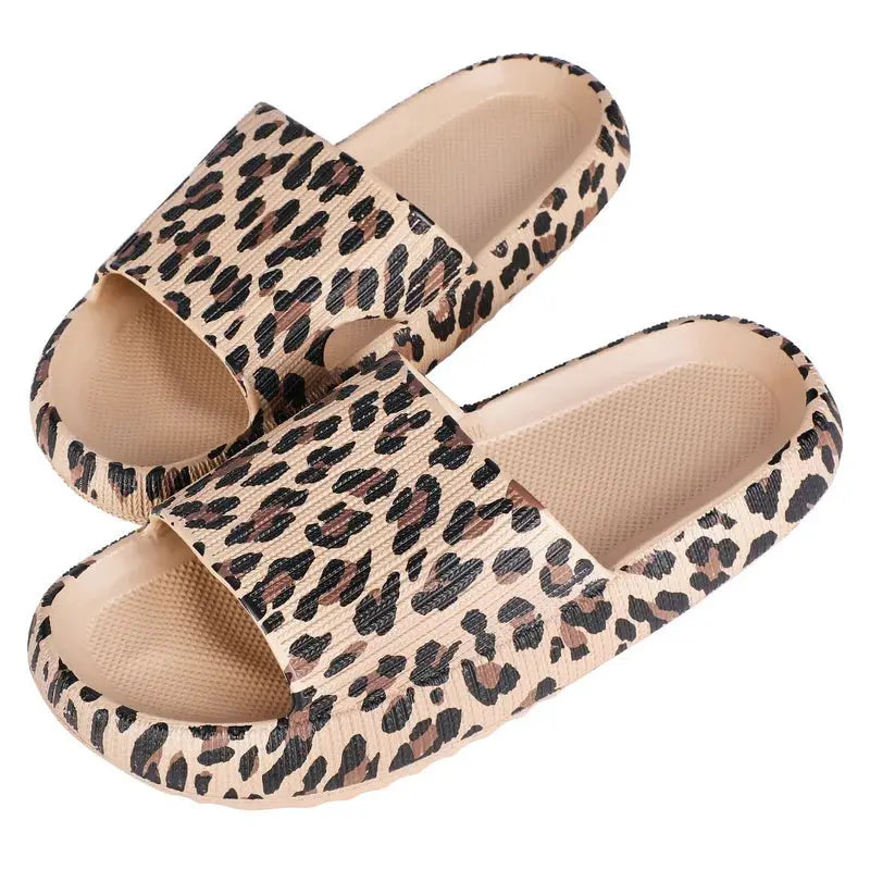 Thick platform cloud slippers in khaki for women and men, summer style from Jungle Line with 3.5cm height.
