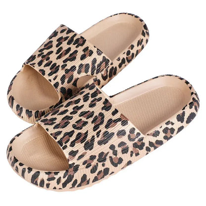 Thick platform cloud slippers in khaki for women and men, summer style from Jungle Line with 3.5cm height.