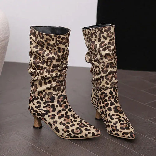 Bottes d'hiver mi-mollet pour femme Jungle Line en leopard, à enfiler, avec un bout pointu et semelle antidérapante.