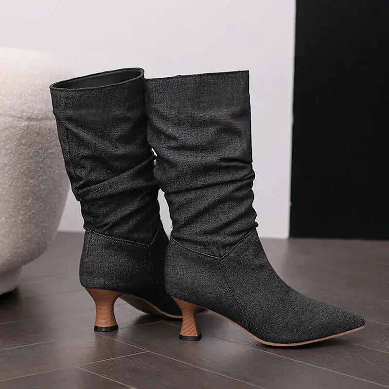 Bottes d'hiver mi-mollet pour femme Jungle Line, slip-on, à bouts pointus et motif léopard, adaptées pour la saison froide.