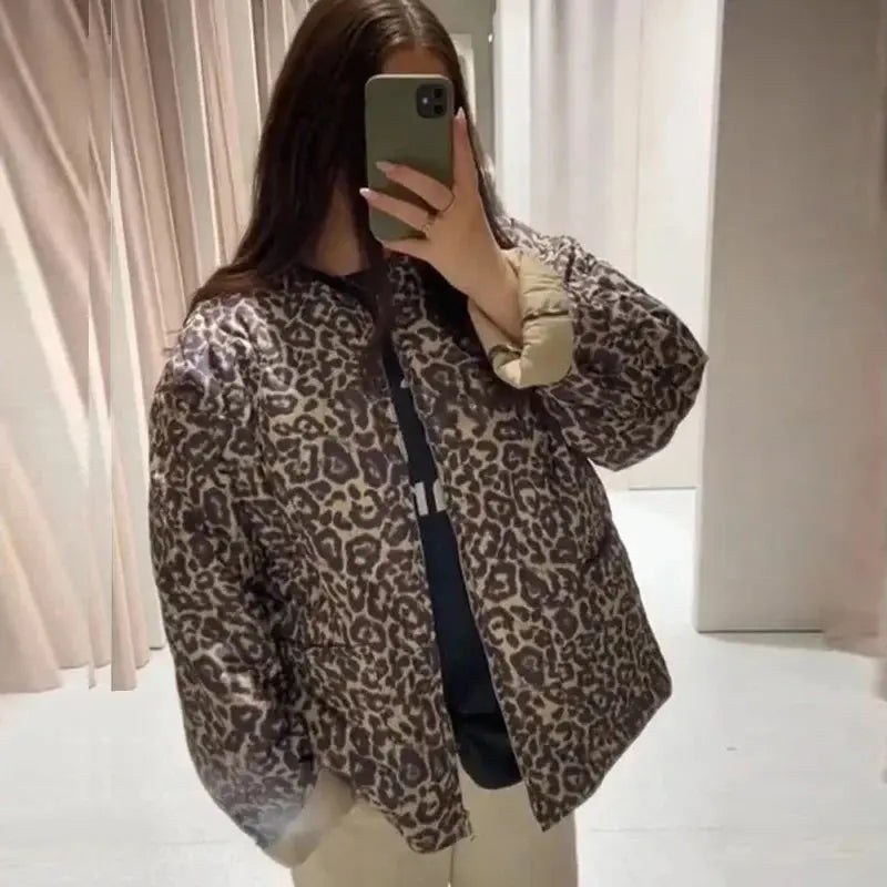 Lightweight quilted padded women's jacket in leopard print by Jungle Line, suitable for autumn and winter, stylish outerwear.