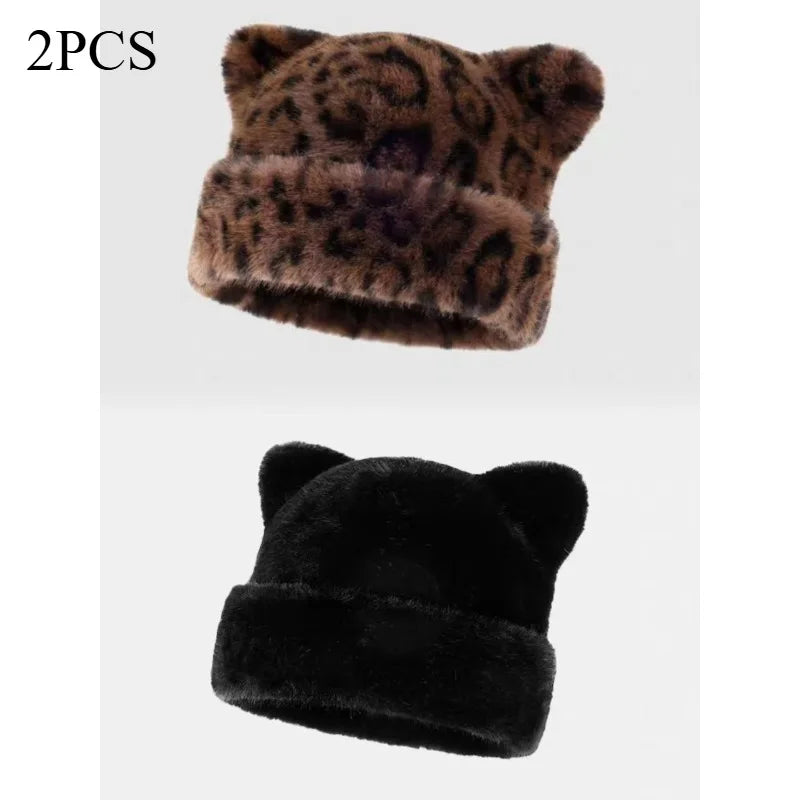 Bonnet en peluche à motif léopard pour femmes, chaud, doux, rétro, avec oreilles de teddy bear, style versatile et mignon.