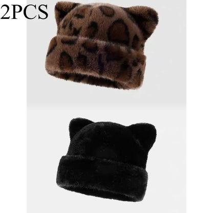 Bonnet en peluche à motif léopard pour femmes, chaud, doux, rétro avec oreilles de teddy bear, style versatile et cocooning.