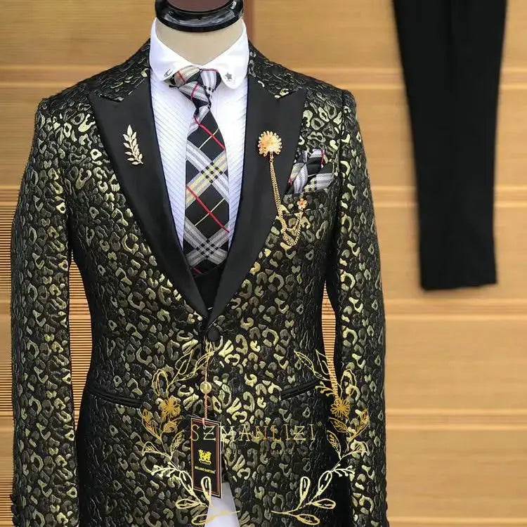 Costume de costume homme Jungle Line en or léopard, costume slim fit avec revers pointus, pour mariage ou soirée formelle.