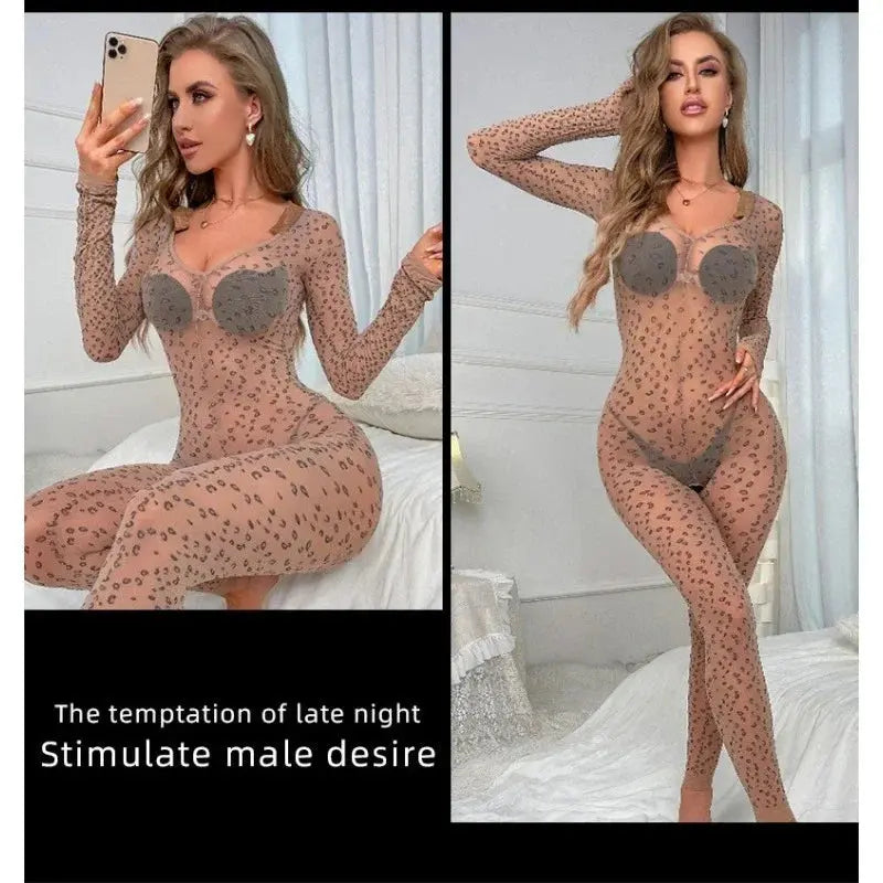 Combinaison sexy en matière de peau de léopard de la marque Jungle Line, avec bas et ouverture provocante, style lingerie érotique.