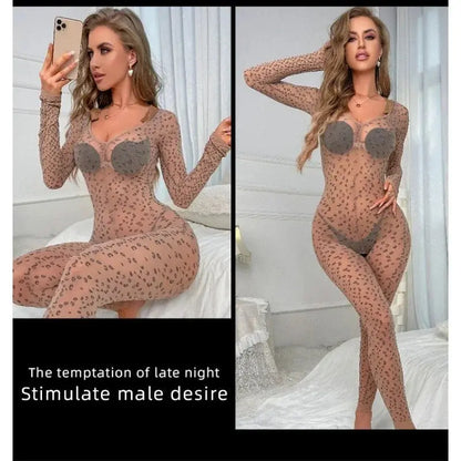 Combinaison sexy en matière de peau de léopard de la marque Jungle Line, avec bas et ouverture provocante, style lingerie érotique.