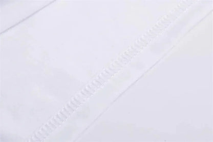 T-shirt blanche Jungle Line à motif cœur léopard, manches courtes, col rond, style décontracté, design tendance.