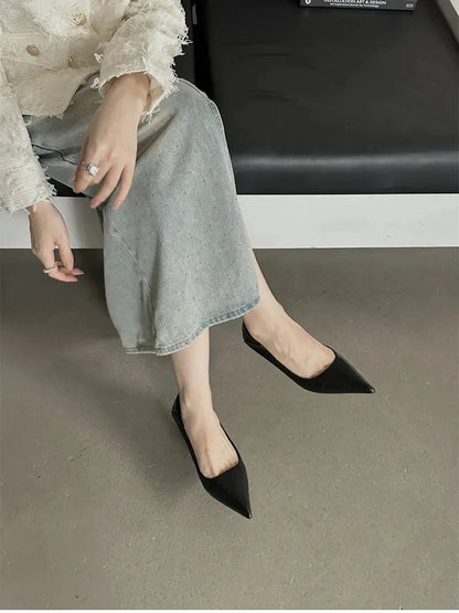 Brown Jungle Line vintage leopard pumps for women, pointed toe slip-on shoes, stylish office lady footwear for spring 2025.