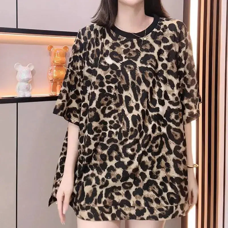 Women’s retro leopard print short-sleeved T-shirt by Jungle Line featuring a brown pattern on soft fabric.