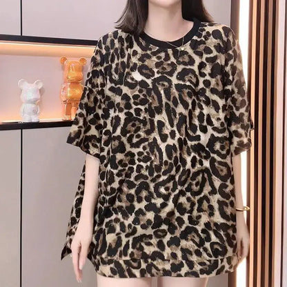Women’s retro leopard print short-sleeved T-shirt by Jungle Line featuring a brown pattern on soft fabric.