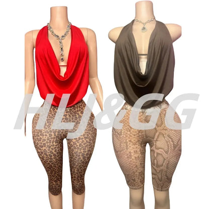 Ensemble streetwear Jungle Line pour femmes avec haut crop halter ruche et short léopard, style décolleté profond et dos nu.