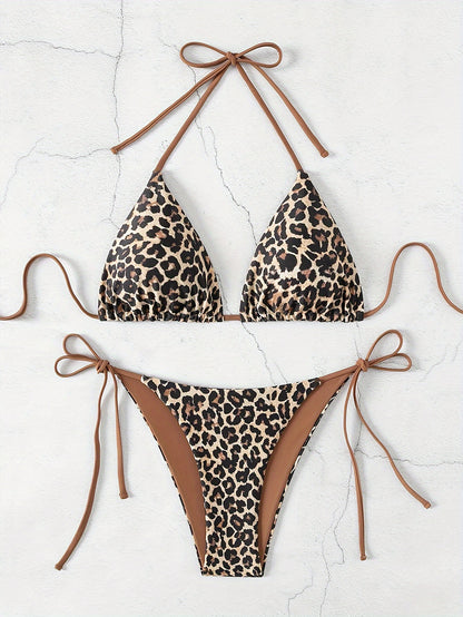 Maillot de bain 2 pièces Jungle Line avec motif léopard, haut triangle à nouer et coupe haute pour femmes.