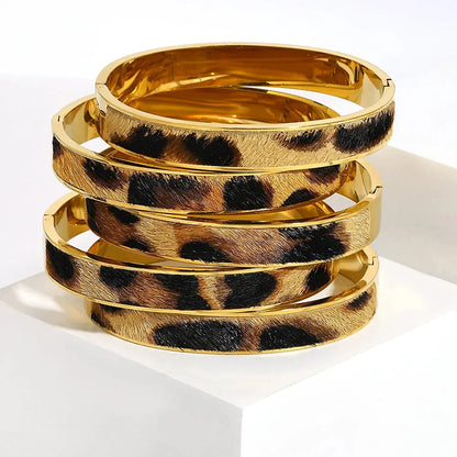 Flashbuy Gold Color Random Pattern Leopard Bangle - Jungle Line