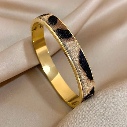 Gold leopard print Welt women's bracelet by Jungle Line featuring a stylish design and intricate detailing.