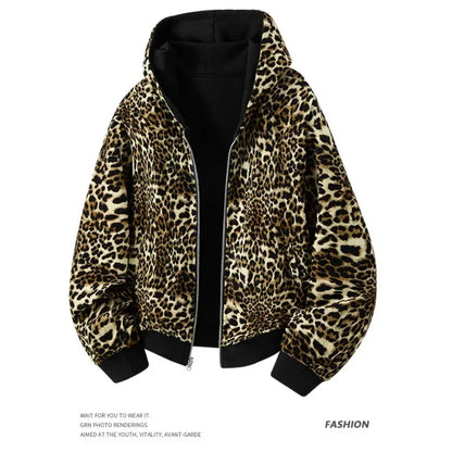 Sweat à capuche homme Jungle Line à imprimé léopard double face, avec poches, zip, et contraste de couleurs.