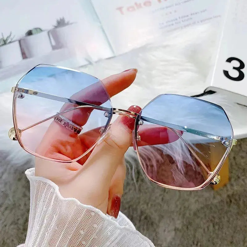Polygonal metal sunglasses with brand design in grey, featuring a modern fashion style by Jungle Line.