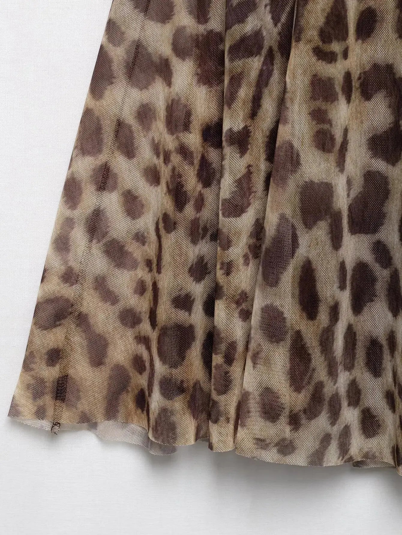 Robe courte femme Jungle Line à imprimé léopard, dos nu, sans manches, col en V, idéale pour l'été et la plage.