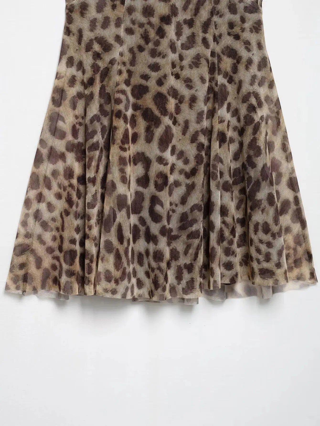 Robe courte femme Jungle Line à imprimé léopard, sans manches, décolleté en V, dos nu, idéale pour l'été et la plage.