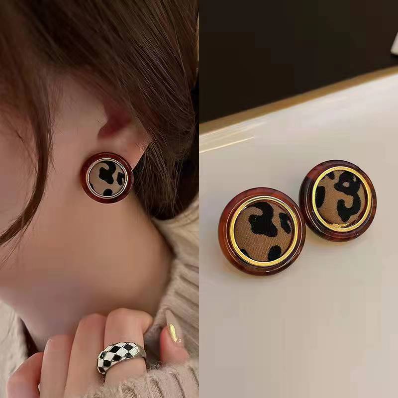 Boucles d'oreilles circulaires à motif léopard pour femmes, style rétro tendance, en or haute gamme, de la marque Jungle Line.