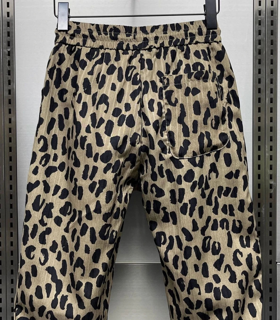 Pantalon homme ample à imprimé léopard Jungle Line, style décontracté d'été, grande taille, vintage et tendance.