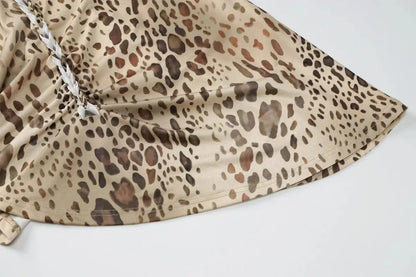 Robe longue sexy à imprimé léopard de Jungle Line, bustier halter, dos nu, embellissements, idéale pour soirées ou clubs.