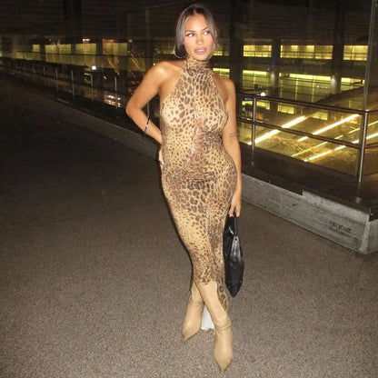 Robe longue bandage Jungle Line à motif léopard, décolleté nageur, dos nu, embellissements, parfaite pour soirées et clubs.