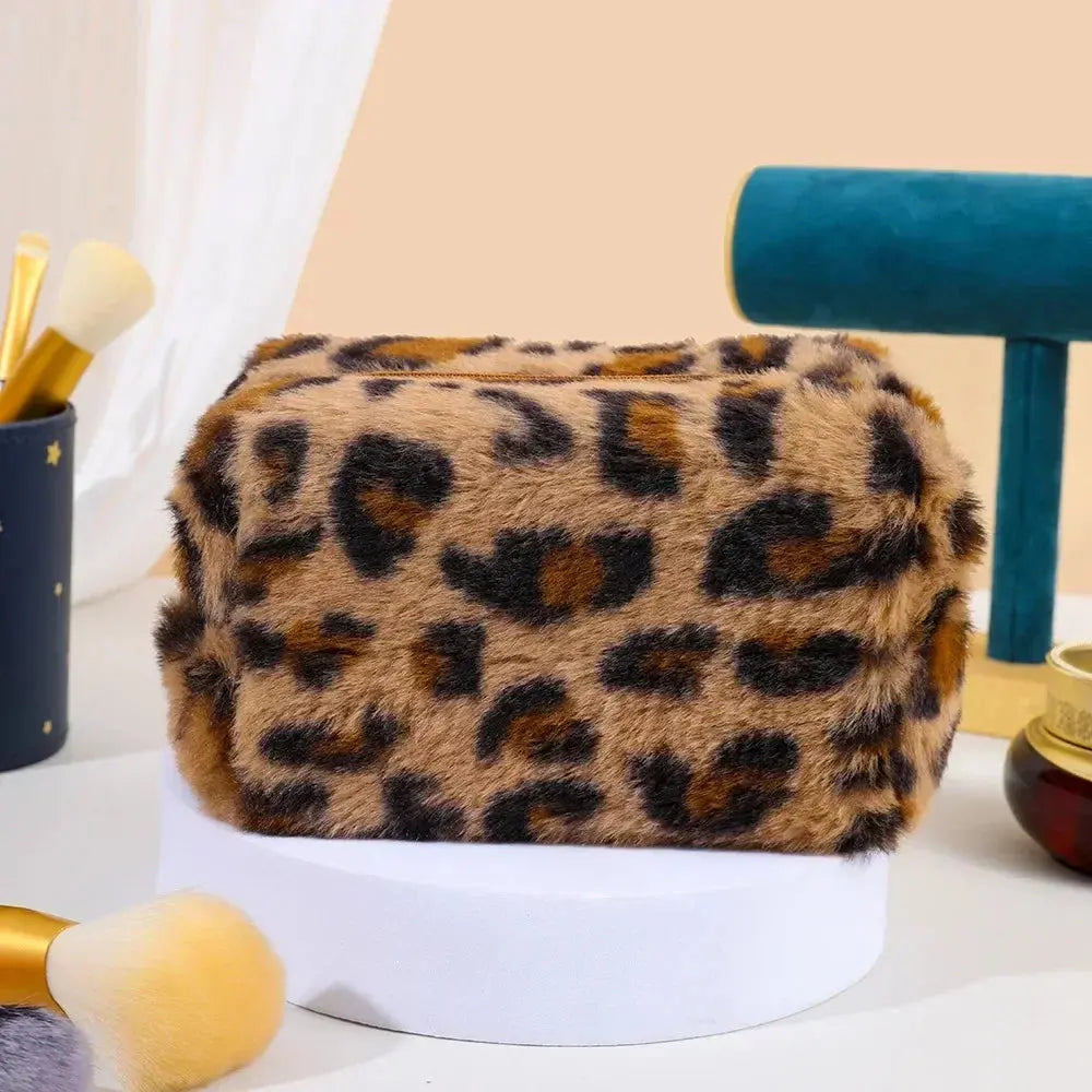 Trousse de maquillage en fourrure de léopard Jungle Line, sac de voyage féminin, organisateur cosmétique doux et pratique.