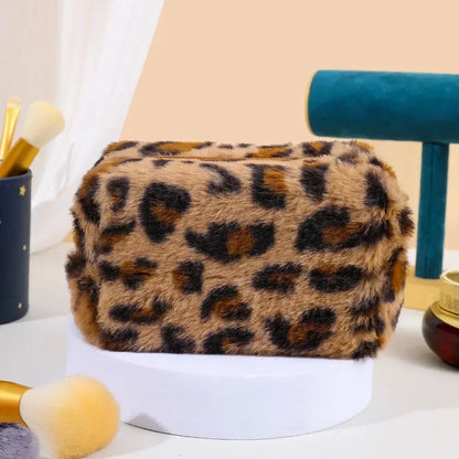 Trousse de maquillage en fourrure de léopard Jungle Line, sac de voyage féminin, organisateur cosmétique doux et pratique.