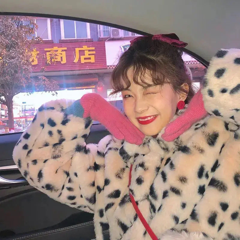 Off-white Korean version 2024 imitation fur leopard print coat for women, stylish winter fur integrated coat by Jungle Line.