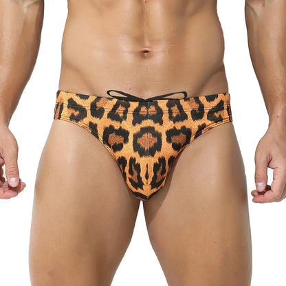 Slip de bain homme Jungle Line en tissu léopard rose, maillot de bain sexy à taille basse pour plage et piscine.