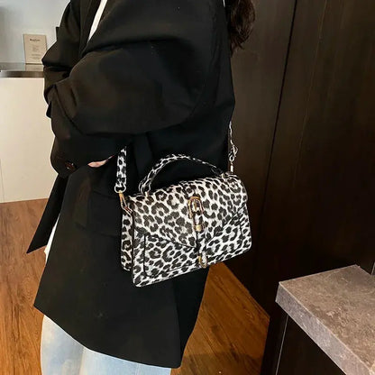 Sac à main en cuir de léopard Jungle Line, petit sac carré pour femmes avec poignée courte et bandoulière, style sac à main.