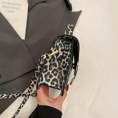 Sac à main Leopard en cuir Jungle Line, petit sac carré à bandoulière, poignée courte, idéal pour femmes, style tote ou clutch.