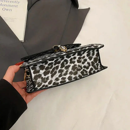 Sac à main en cuir léopard Jungle Line, petit sac carré pour femmes avec poignée courte et bandoulière, style tote ou pochette.