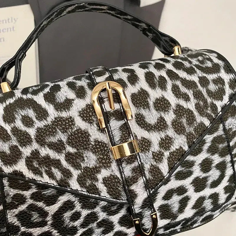 Sac à main en cuir léopard Jungle Line, petit sac carré pour femmes avec poignée courte et bandoulière, style tote ou pochette.