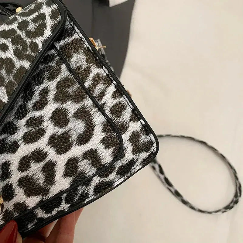 Sac à main en cuir léopard Jungle Line, petit sac carré à bandoulière, poignée courte, idéal pour femmes, style tote ou pochette.
