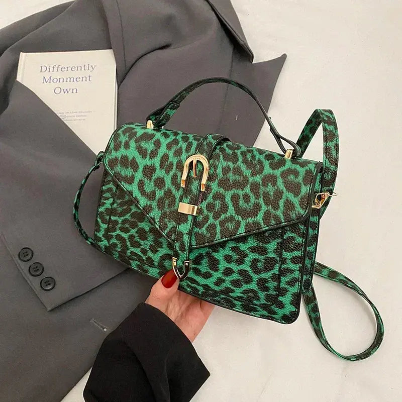 Sac à main en cuir léopard Jungle Line, petit sac carré pour femmes avec poignée courte, idéal comme sac à main ou pochette.