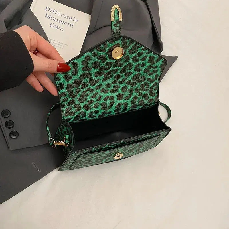 Sac à main en cuir de léopard Jungle Line, petit sac carré pour femmes avec poignée courte, idéal comme sac à main ou pochette.