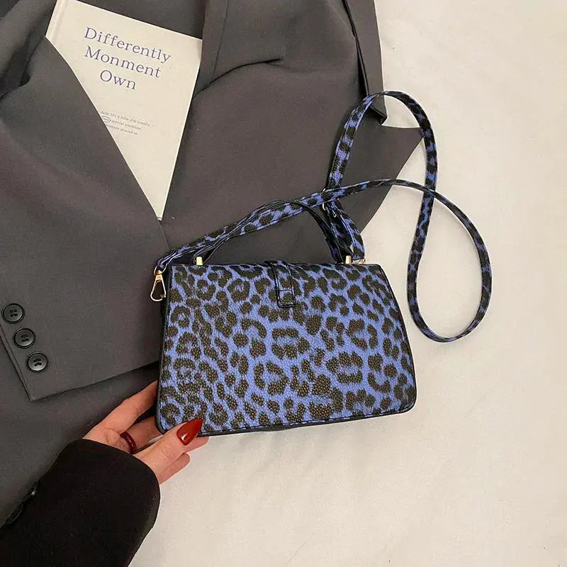 Sac à main en cuir léopard Jungle Line, petit sac carré pour femmes avec poignée courte, idéal comme sac à main ou pochette.