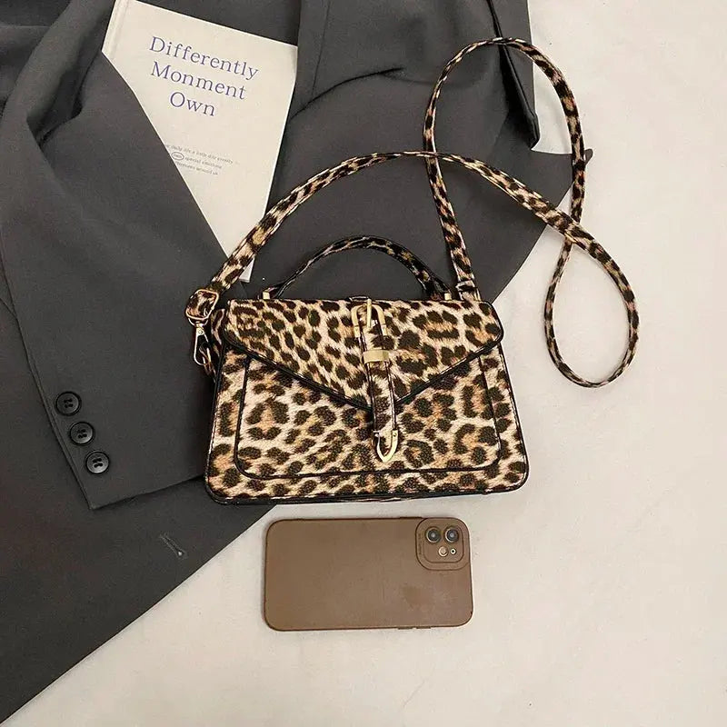 Sac à main en cuir léopard Jungle Line, petit sac carré pour femmes, bandoulière courte et poignée, style sac à main ou pochette.