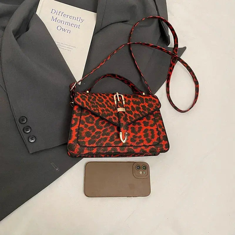 Sac à main en cuir léopard Jungle Line, petit sac carré pour femmes avec poignée courte, idéal comme clutch ou sac à main.