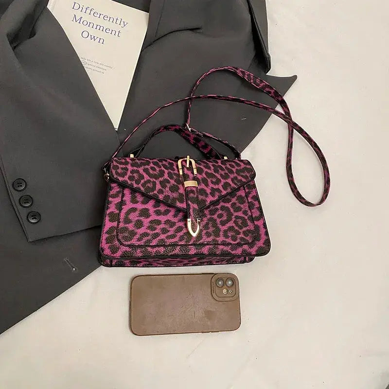 Sac à main en cuir de léopard Jungle Line, petit sac carré avec poignée courte, idéal comme sac à main ou pochette pour femmes.