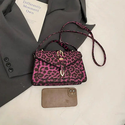 Sac à main en cuir de léopard Jungle Line, petit sac carré avec poignée courte, idéal comme sac à main ou pochette pour femmes.