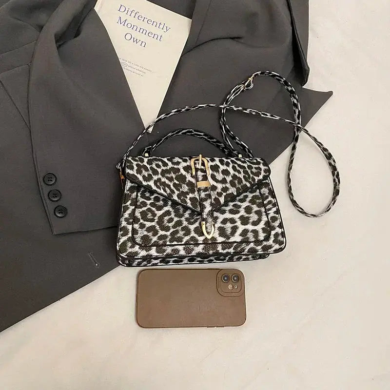 Sac à main en cuir léopard Jungle Line, petit sac carré pour femmes avec poignée courte, idéal en sac à main ou pochette.